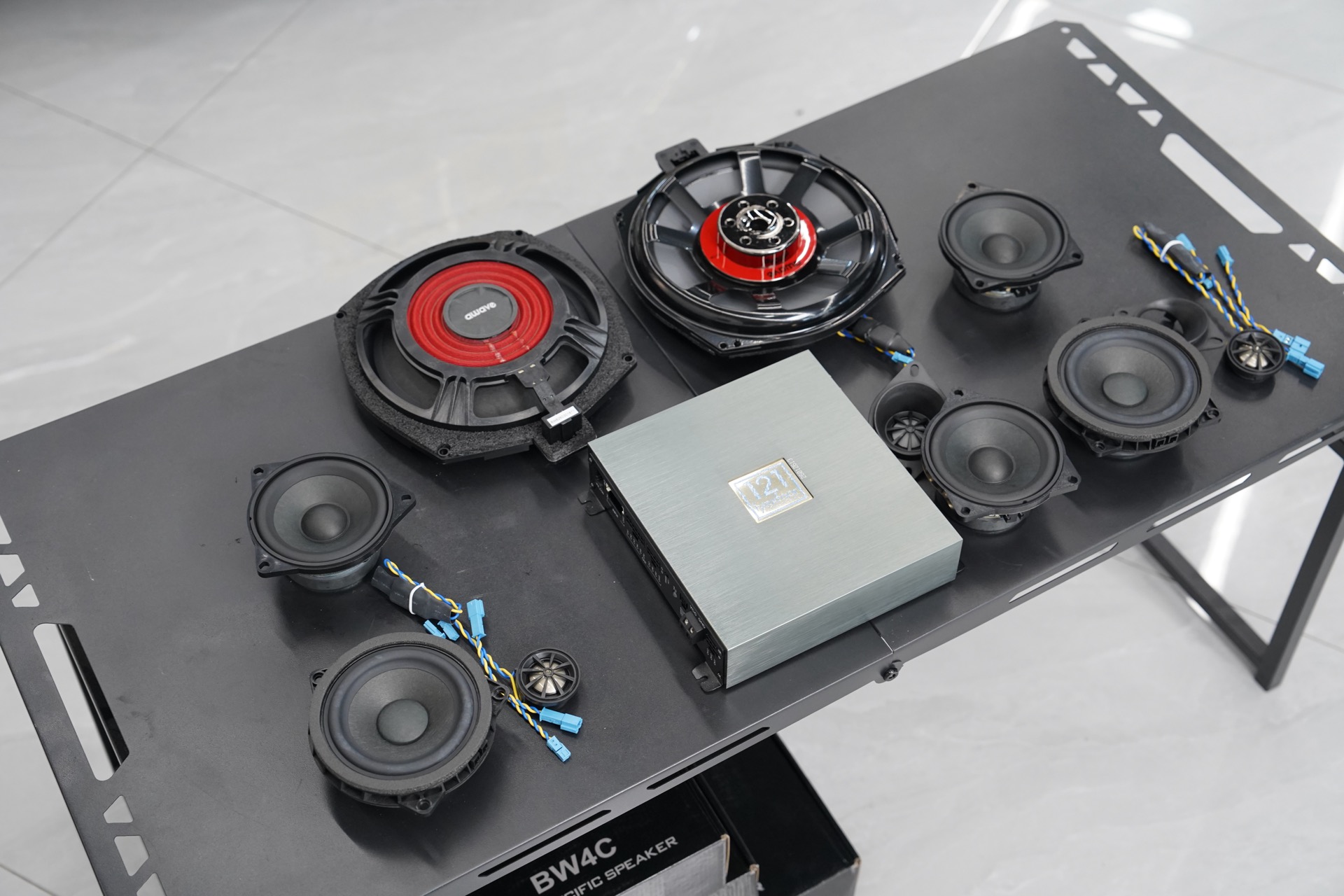 爱威 awave BW4C 专车专用喇叭全套器材特写 4中音+2高音+2低音+1 DSP主机+专用线束