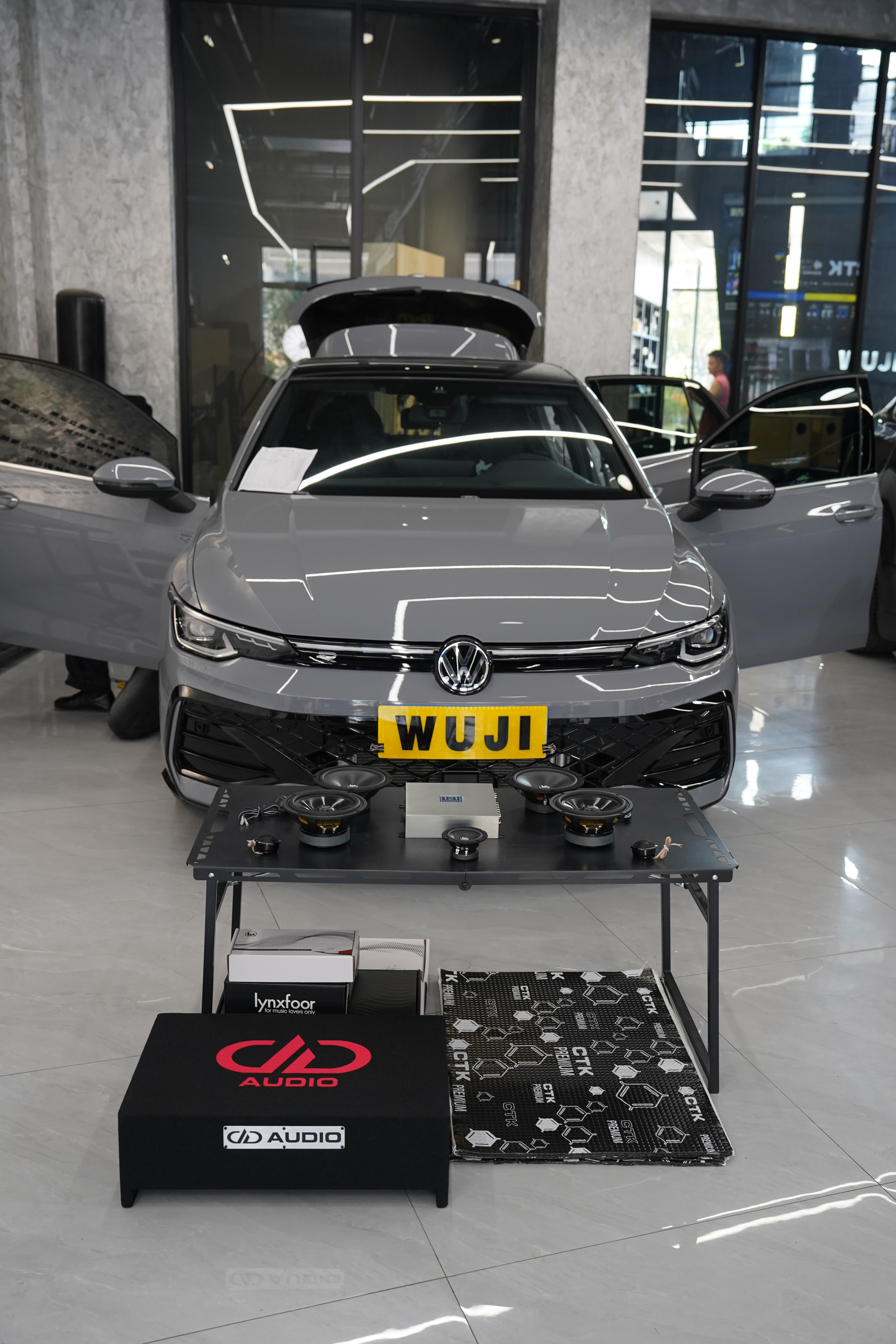 大众8.5代高尔夫VW Golf MK8.5 灰色车身 意大利卓傲音响改装升级 全景