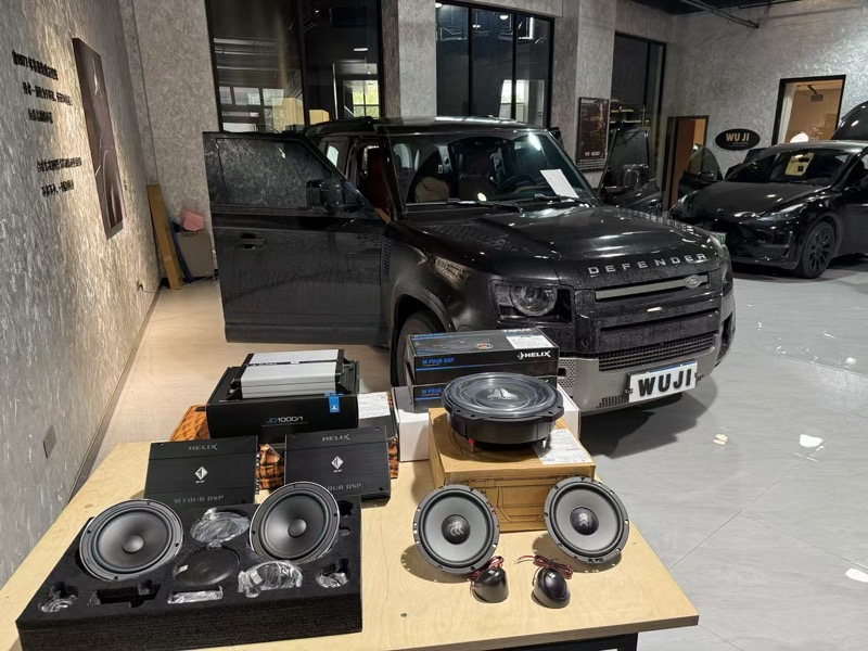 路虎卫士Land Rover Defender汽车音响改装升级-以色列摩雷Morel胜歌3分频前门+丹麦柯雷602后门同轴+德国喜力士HELIX M Four DSP功放一体机+M Four四路功放+美国捷力JL Audio 10TW3超薄低音炮+捷力JD1000.1低音功放-义乌无极WUJI汽车音响