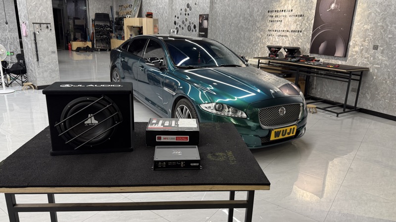 捷豹XJL低音改装升级-摩雷MPS 1.550单声道低音功放+捷力JL Audio 10W0 10英寸超低音-隐藏式尾箱无损安装-义乌无极WUJI汽车音响